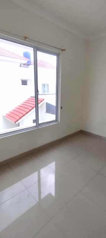 dijual rumah cluster la seine jgc