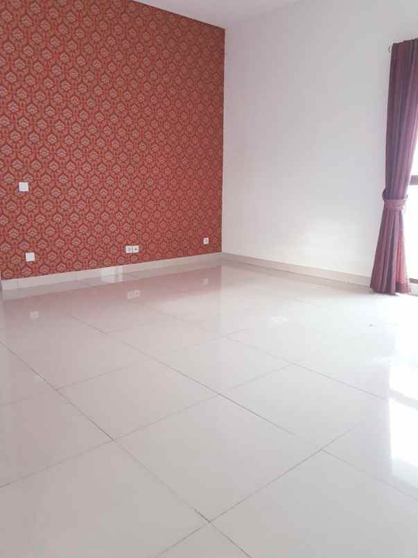 dijual rumah cluster lantana jgc