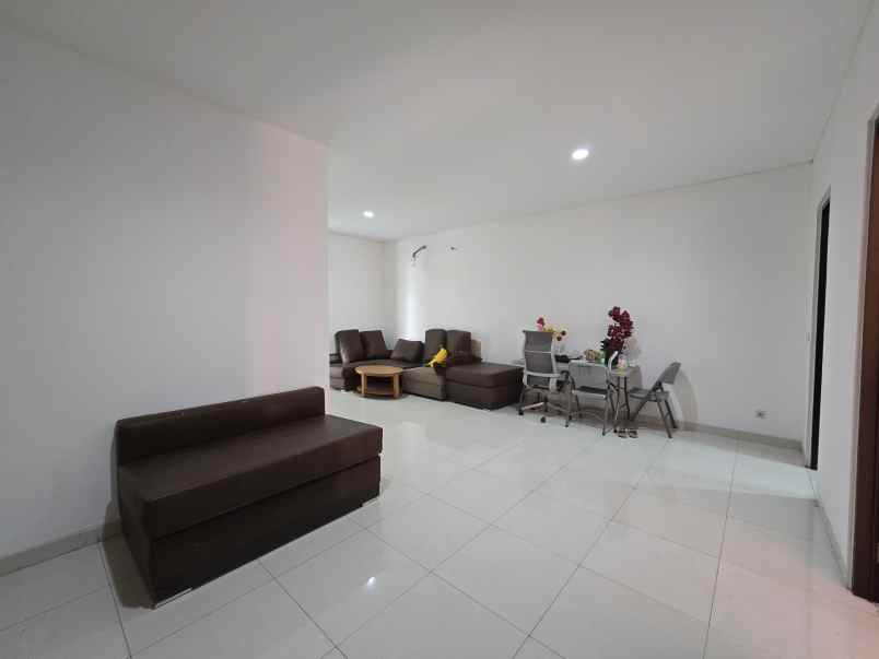 dijual rumah cluster palm spring jgc