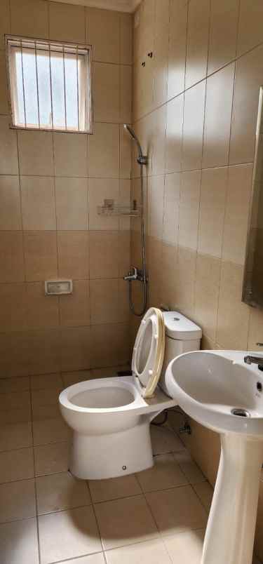 dijual rumah cluster south thames