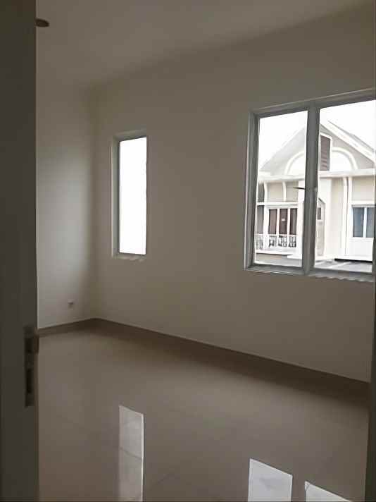 dijual rumah cluster thames jgc jakarta