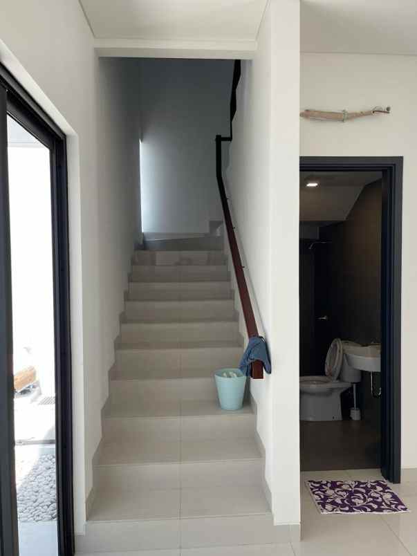 dijual rumah cluster wisteria metland