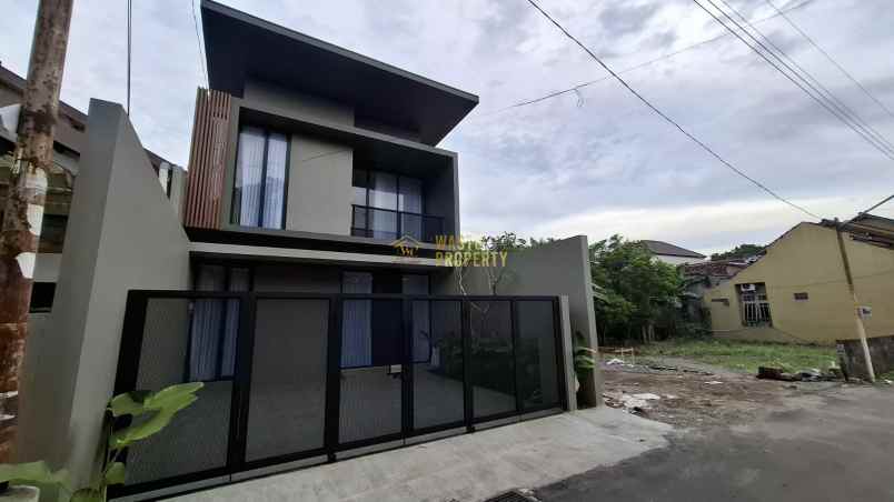 dijual rumah condongcatur