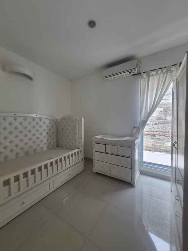 dijual rumah dalam cluster siap huni semi furnished