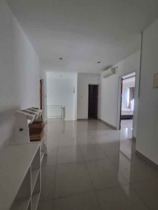 dijual rumah dalam cluster siap huni semi furnished