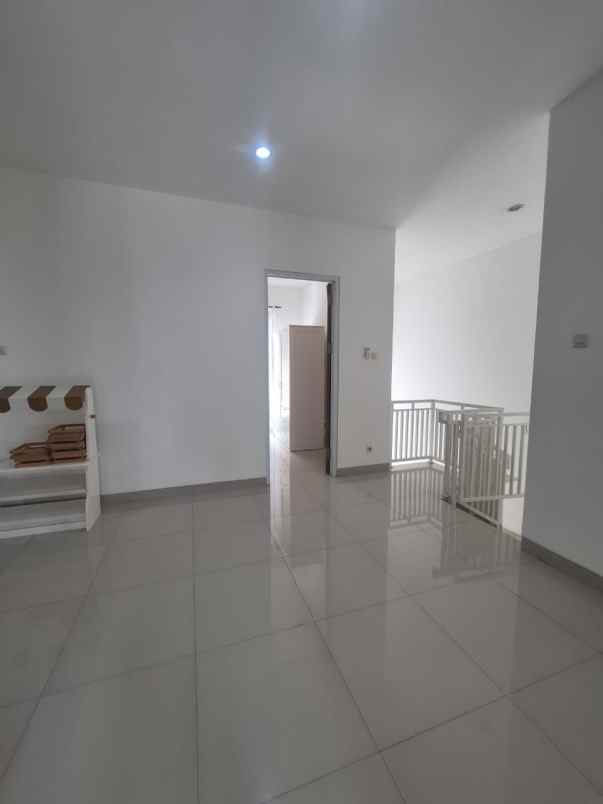 dijual rumah dalam cluster siap huni semi furnished