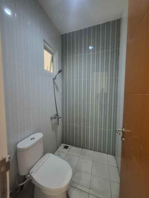dijual rumah dalam cluster siap huni semi furnished