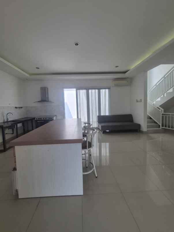dijual rumah dalam cluster siap huni semi furnished