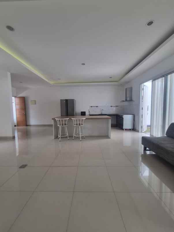 dijual rumah dalam cluster siap huni semi furnished