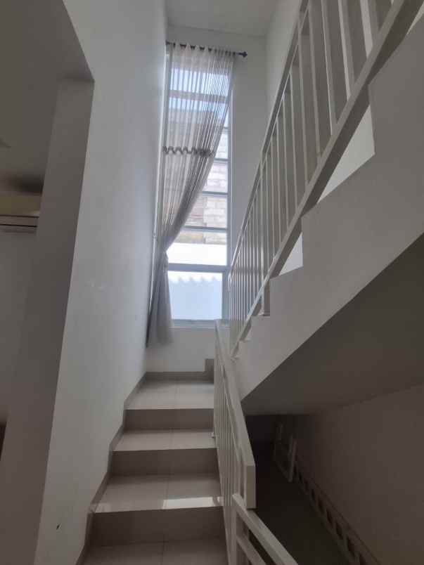 dijual rumah dalam cluster siap huni semi furnished