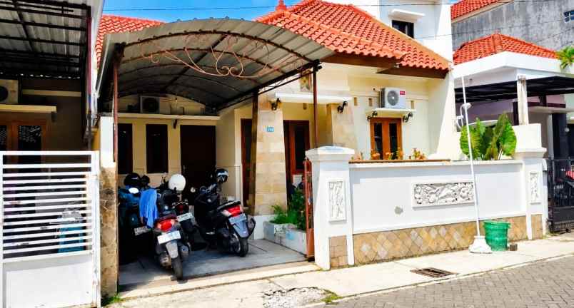 dijual rumah depok sleman