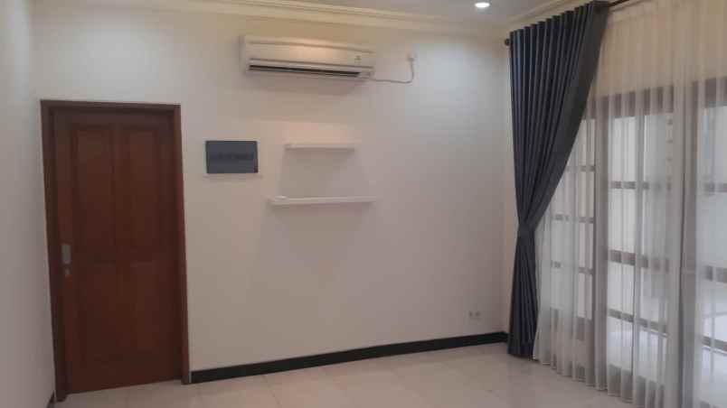 dijual rumah dharmahusada