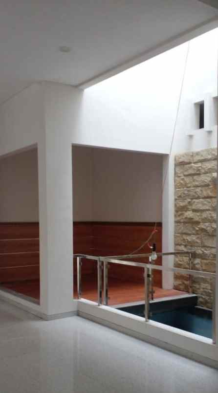 dijual rumah dharmahusada indah barat