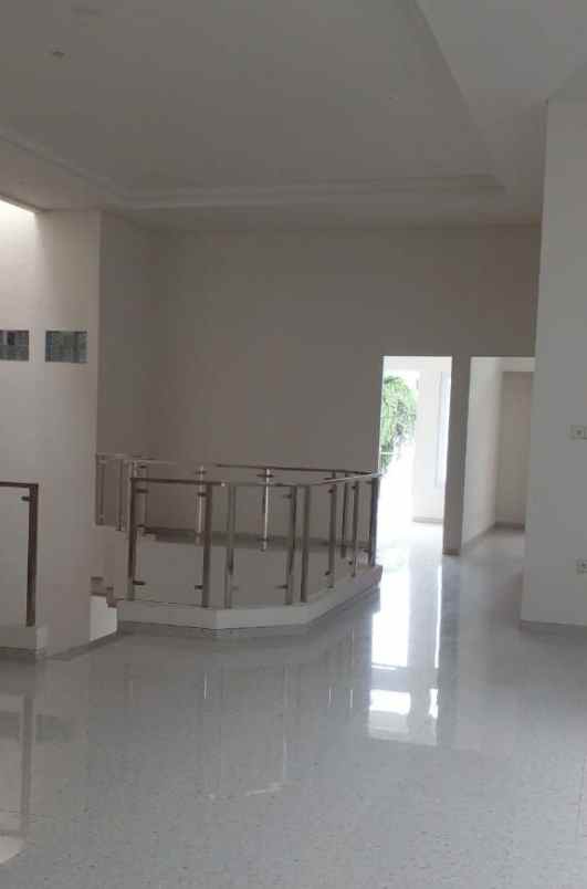dijual rumah dharmahusada indah barat