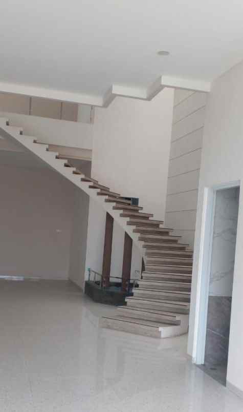 dijual rumah dharmahusada indah barat