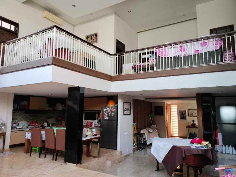 dijual rumah dharmahusada indah barat