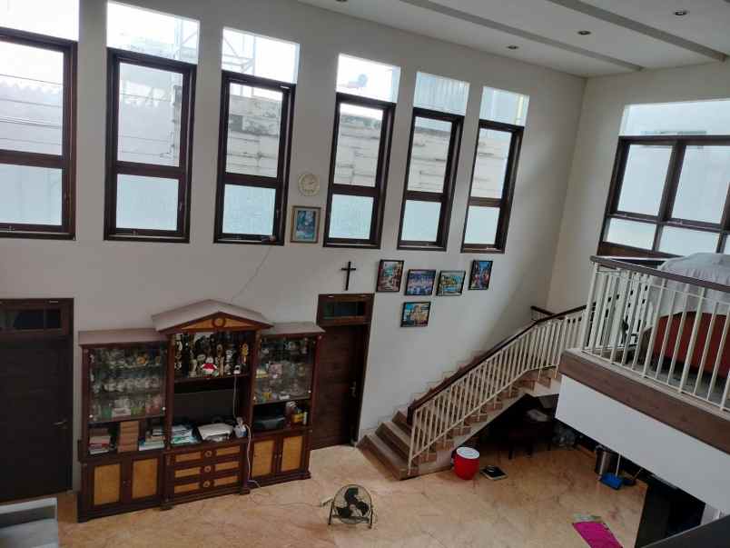 dijual rumah dharmahusada indah barat