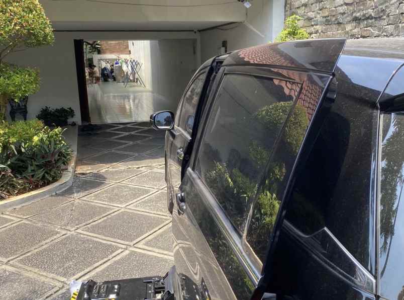 dijual rumah di jalan radio kota jakarta selatan shm