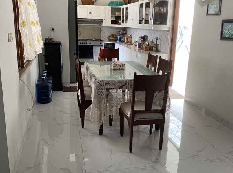 dijual rumah di jalan radio kota jakarta selatan shm