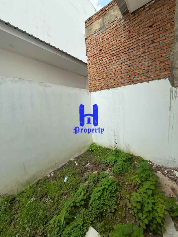 dijual rumah di komplek green park type orchid medan