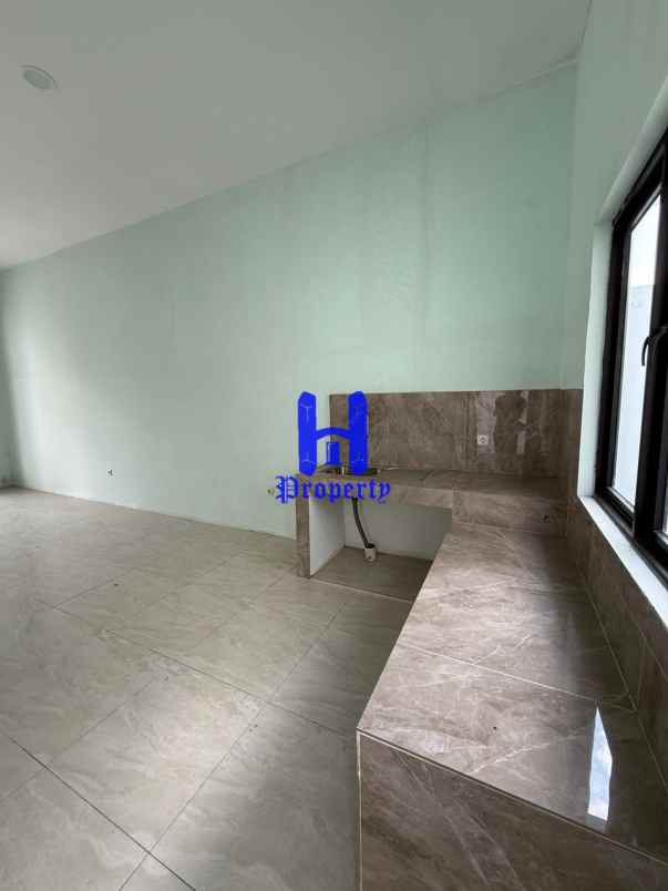 dijual rumah di komplek green park type orchid medan