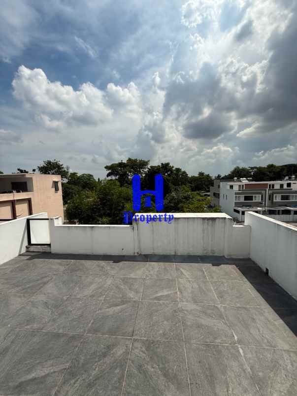 dijual rumah di komplek green park type orchid medan