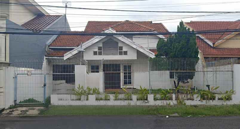 dijual rumah di nginden intan