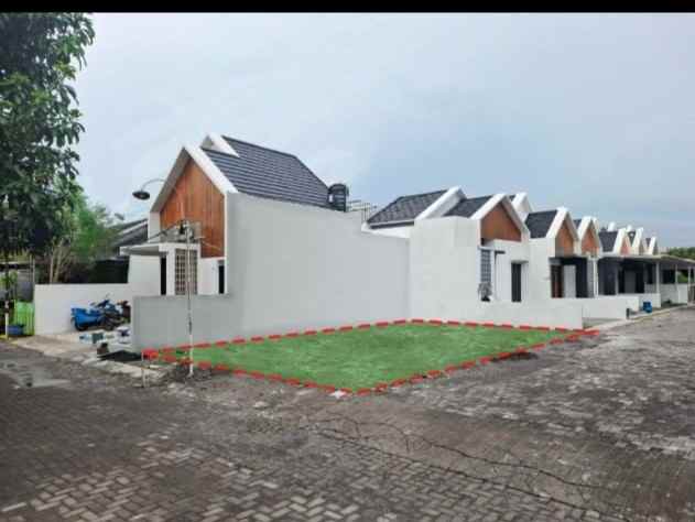 dijual rumah di perum bpd lll residence semarang