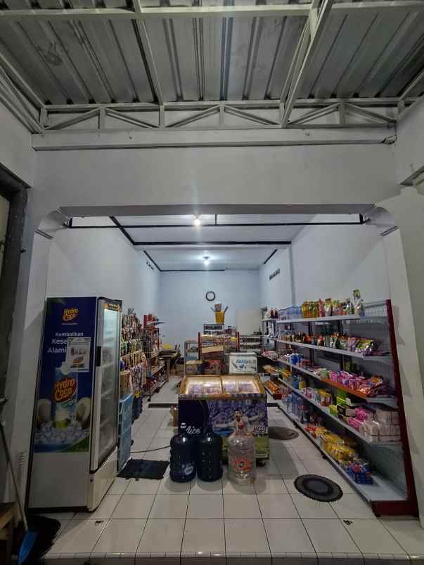 dijual rumah di tengah kota jember