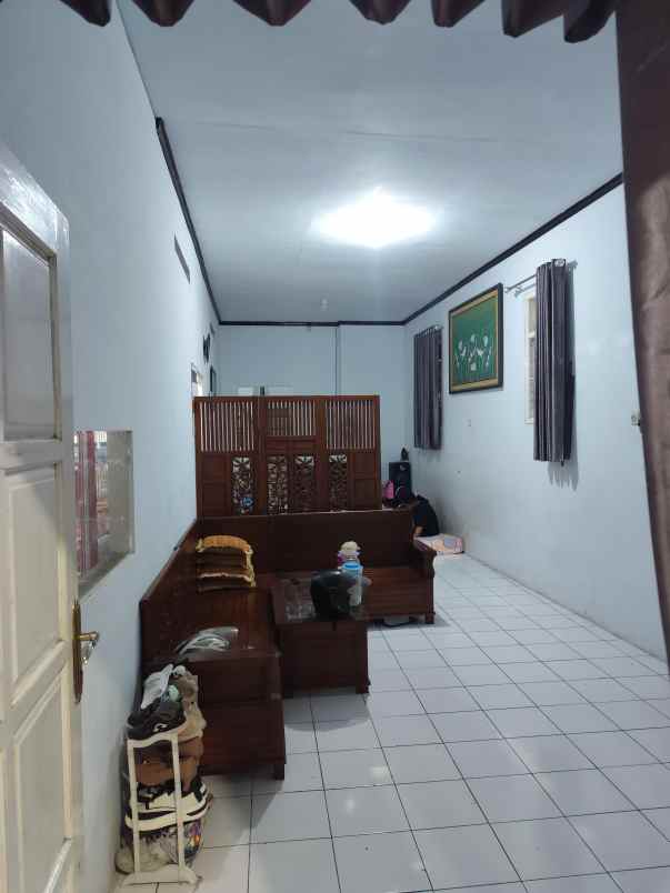 dijual rumah di tengah kota jember