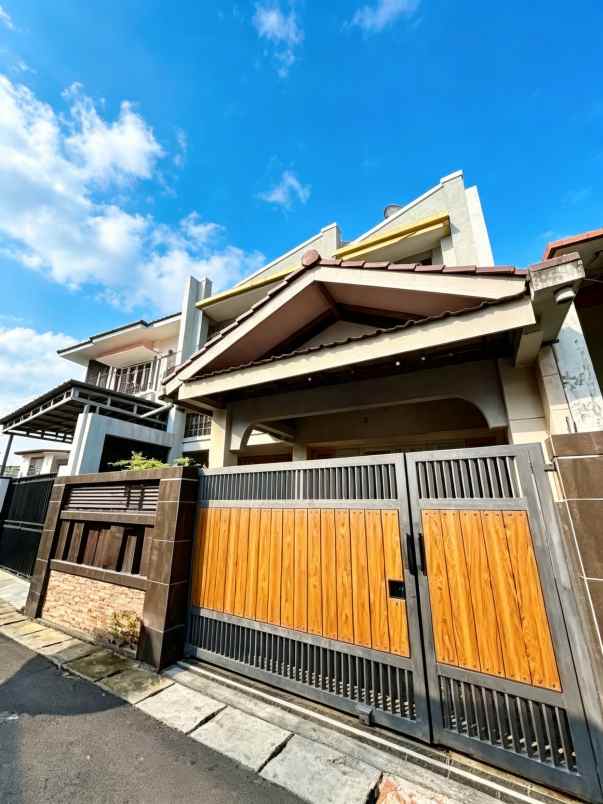 dijual rumah duren sawit