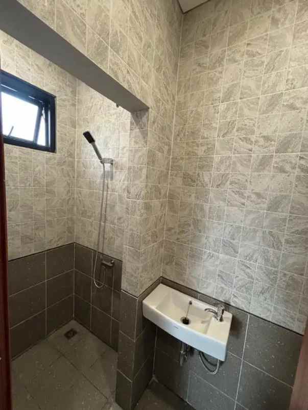 dijual rumah duren sawit jakarta timur