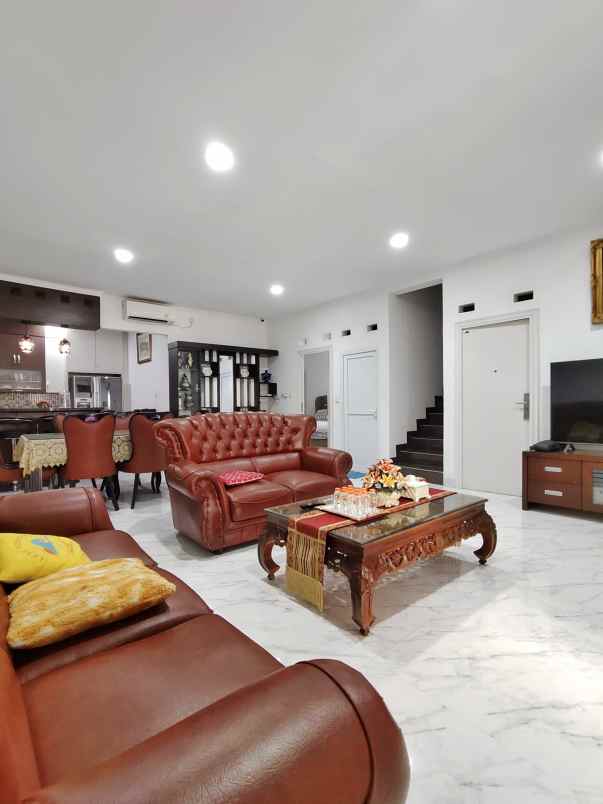 dijual rumah full furnish jagakarsa jaksel