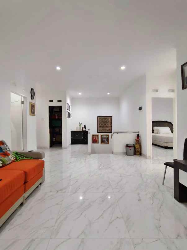 dijual rumah full furnish jagakarsa jaksel