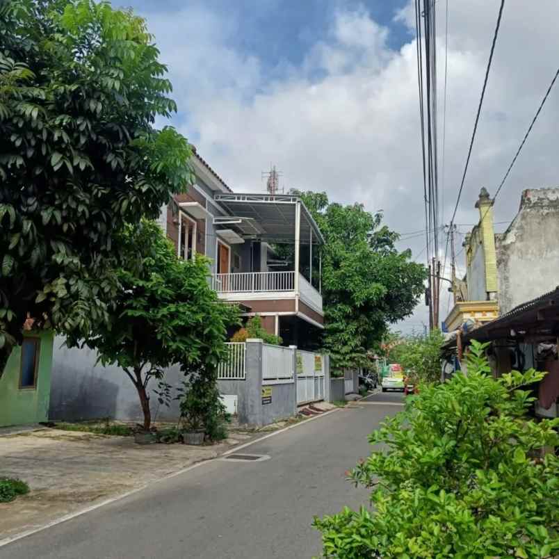 dijual rumah gedong kuning