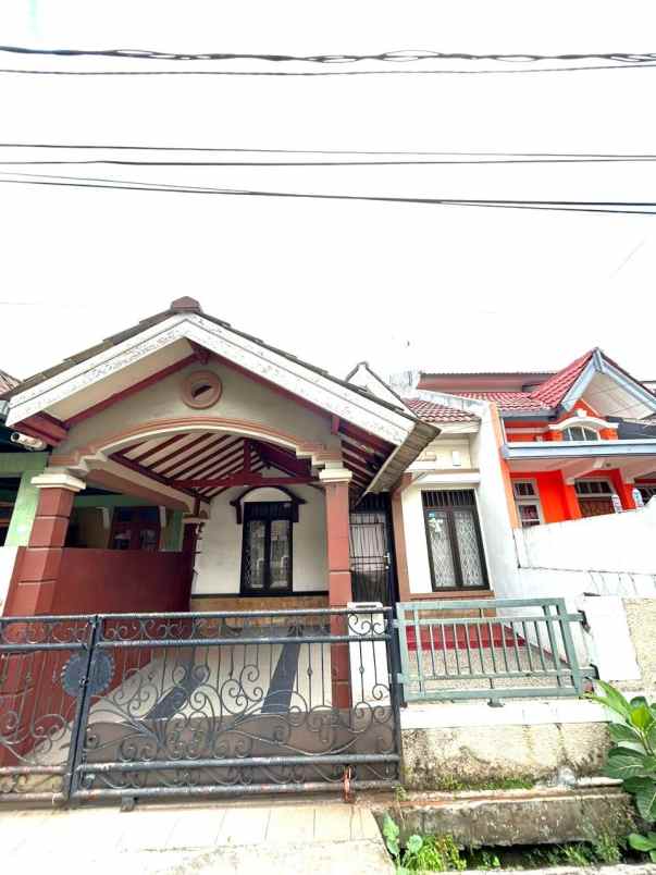 Rumah Dijual Cepat Griya Loka Bsd Jalan Lebar Shm Strategis Dan Nyaman