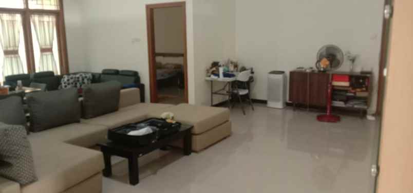 dijual rumah graha estetika