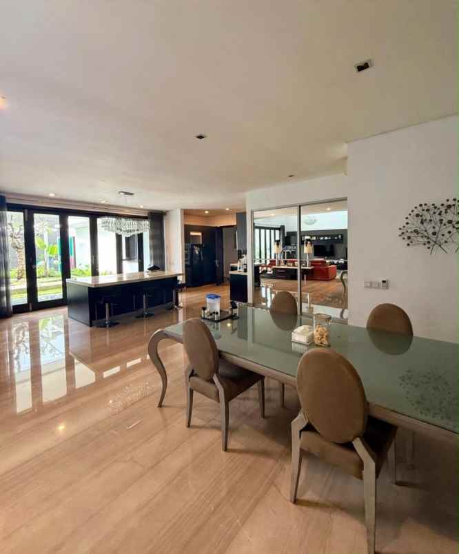 dijual rumah graha famili
