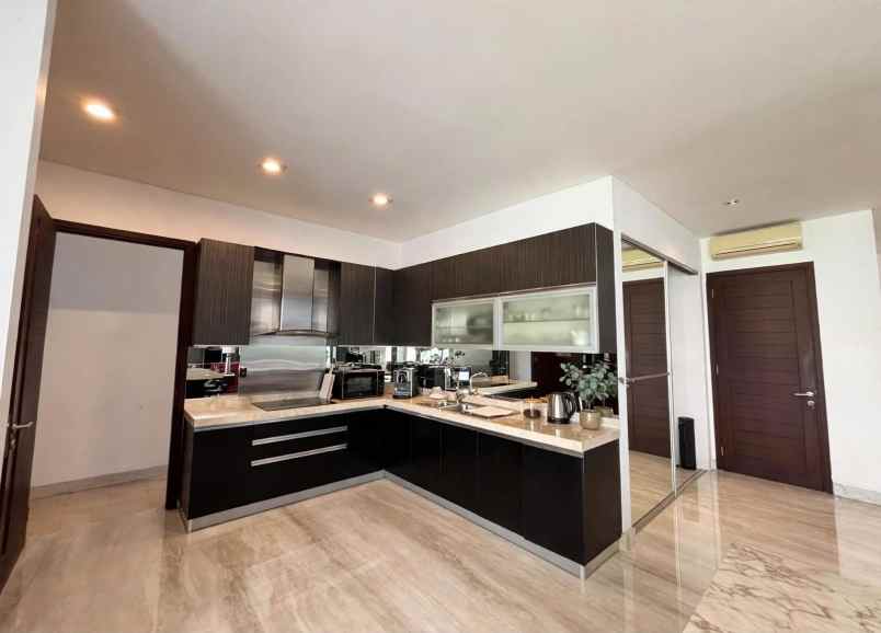 dijual rumah graha famili