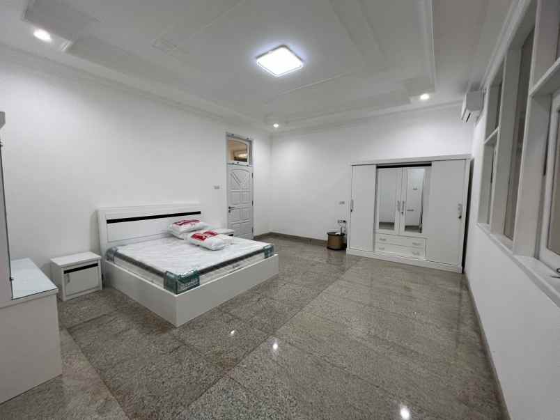 dijual rumah graha famili blok d