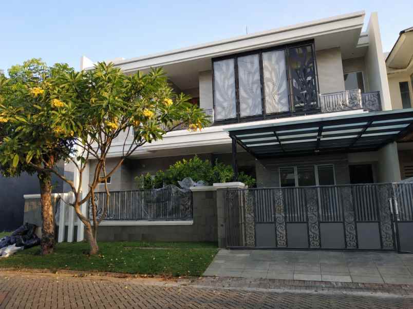dijual rumah graha family