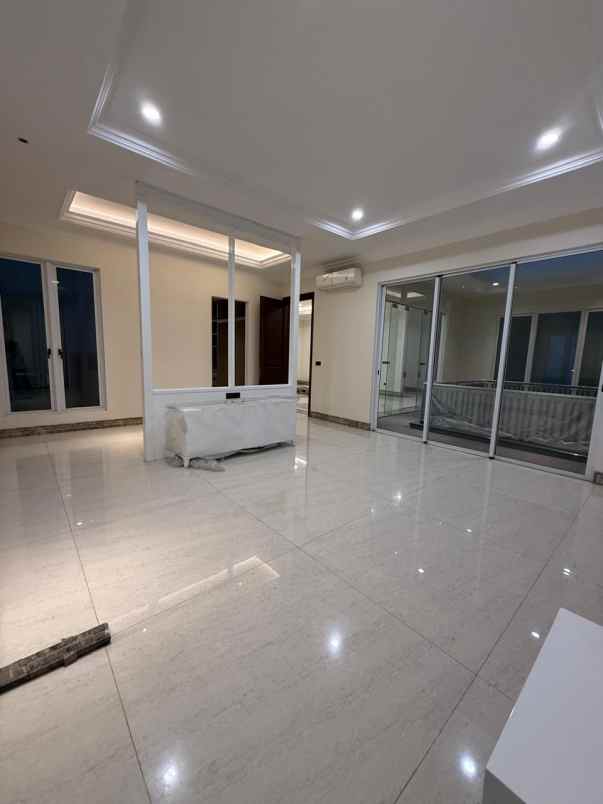 dijual rumah graha family