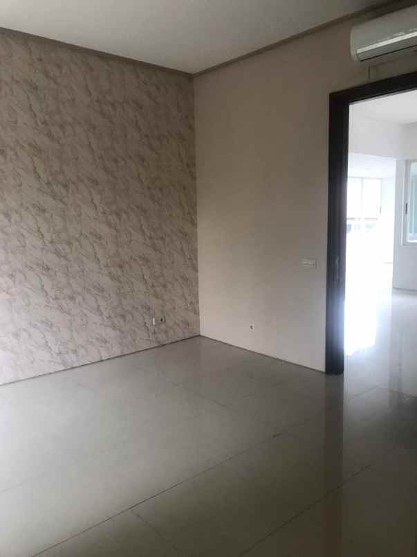 dijual rumah graha natura lontar kec