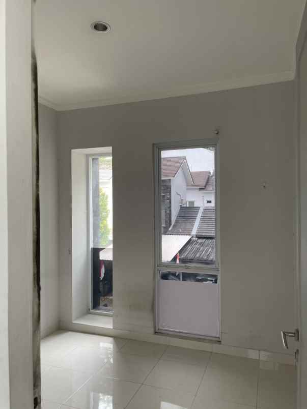 dijual rumah graha raya bintaro