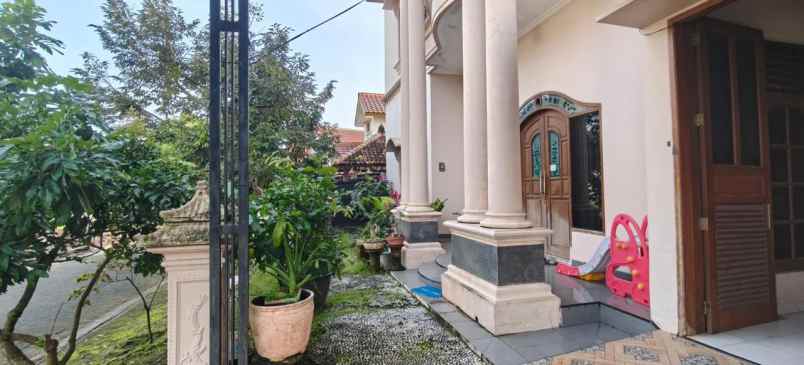 dijual rumah graha taman bunga bsb city
