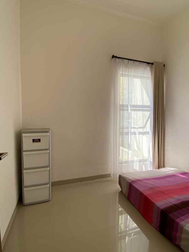 dijual rumah grand pinus regency