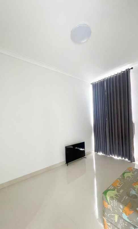 dijual rumah grand wisata