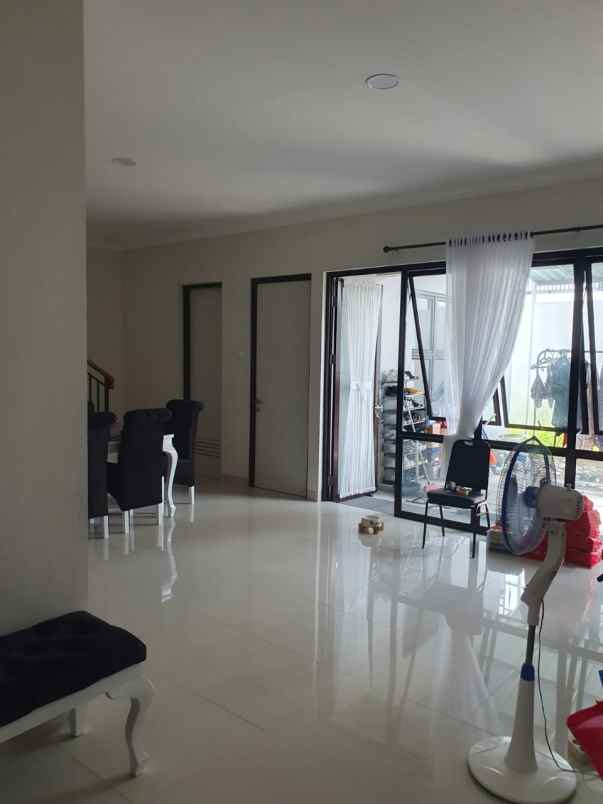 dijual rumah grand wisata cluster