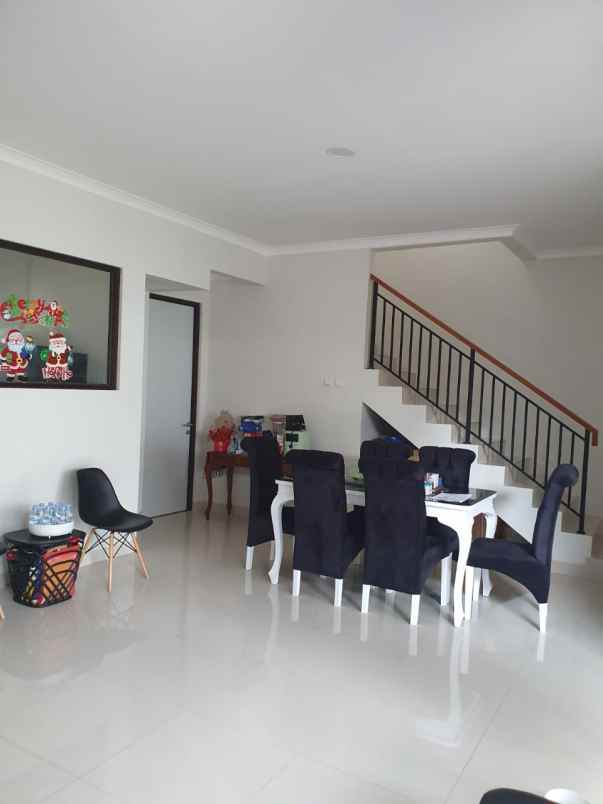 dijual rumah grand wisata cluster