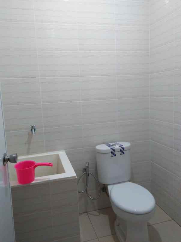 dijual rumah green ara